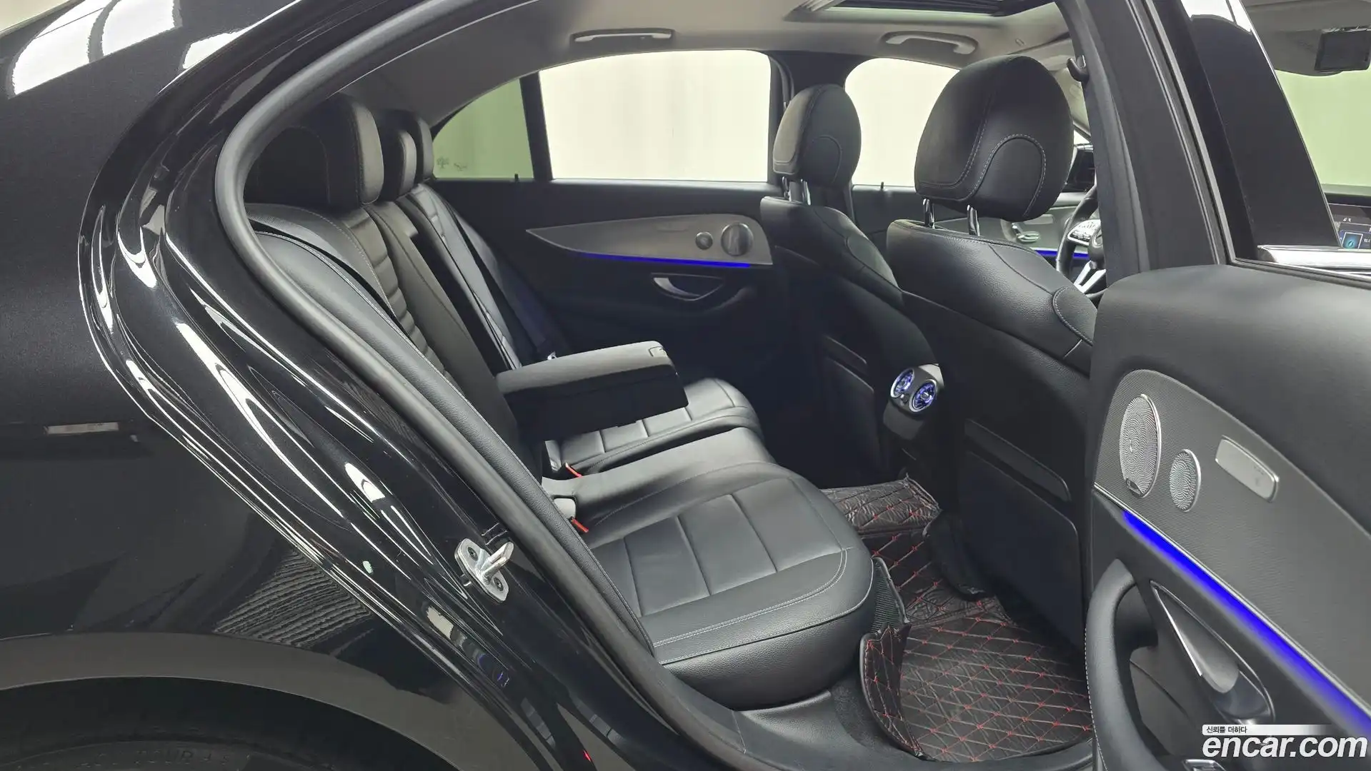 E-Class Mercedes-Benz 2018.11-OPTION-015