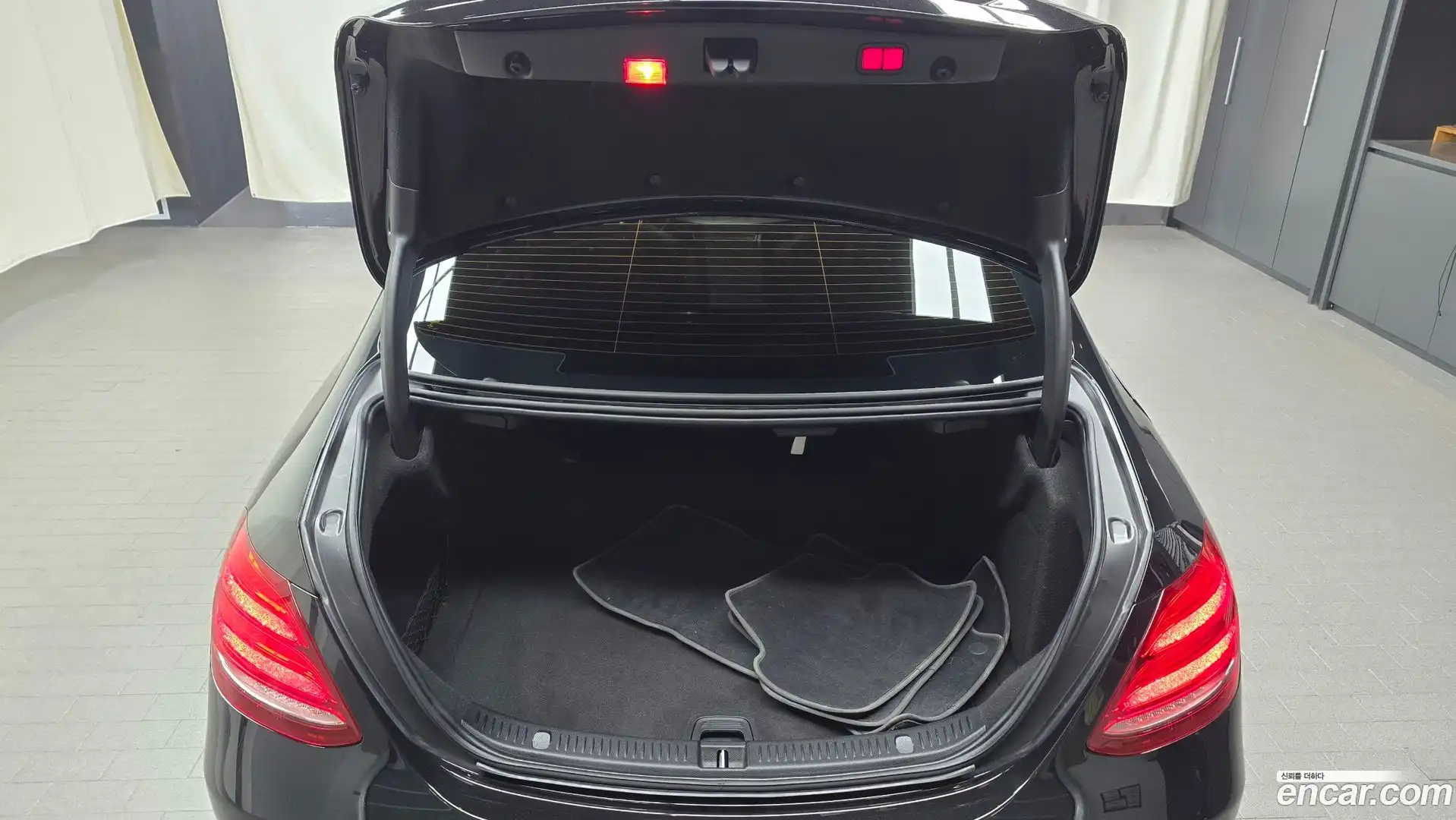 E-Class Mercedes-Benz 2018.11-OPTION-043
