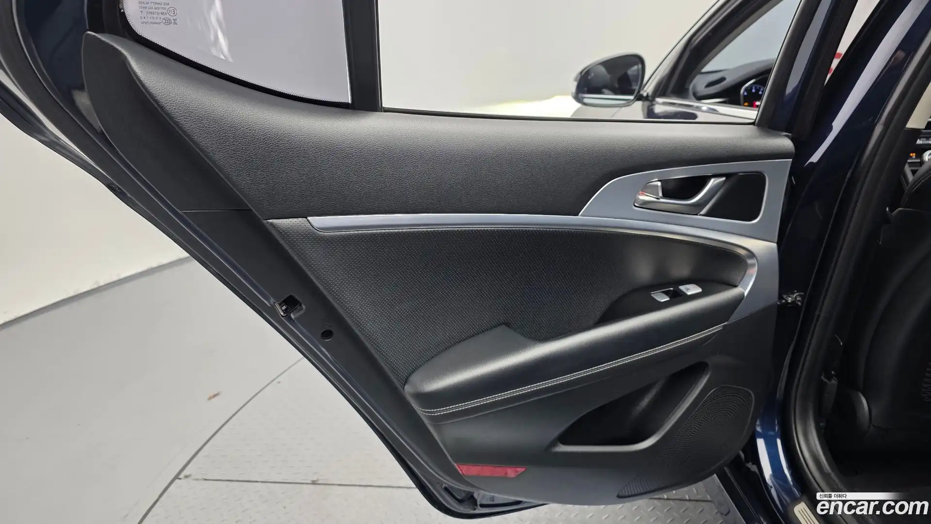 G70 Genesis 2018.0-INNER-034