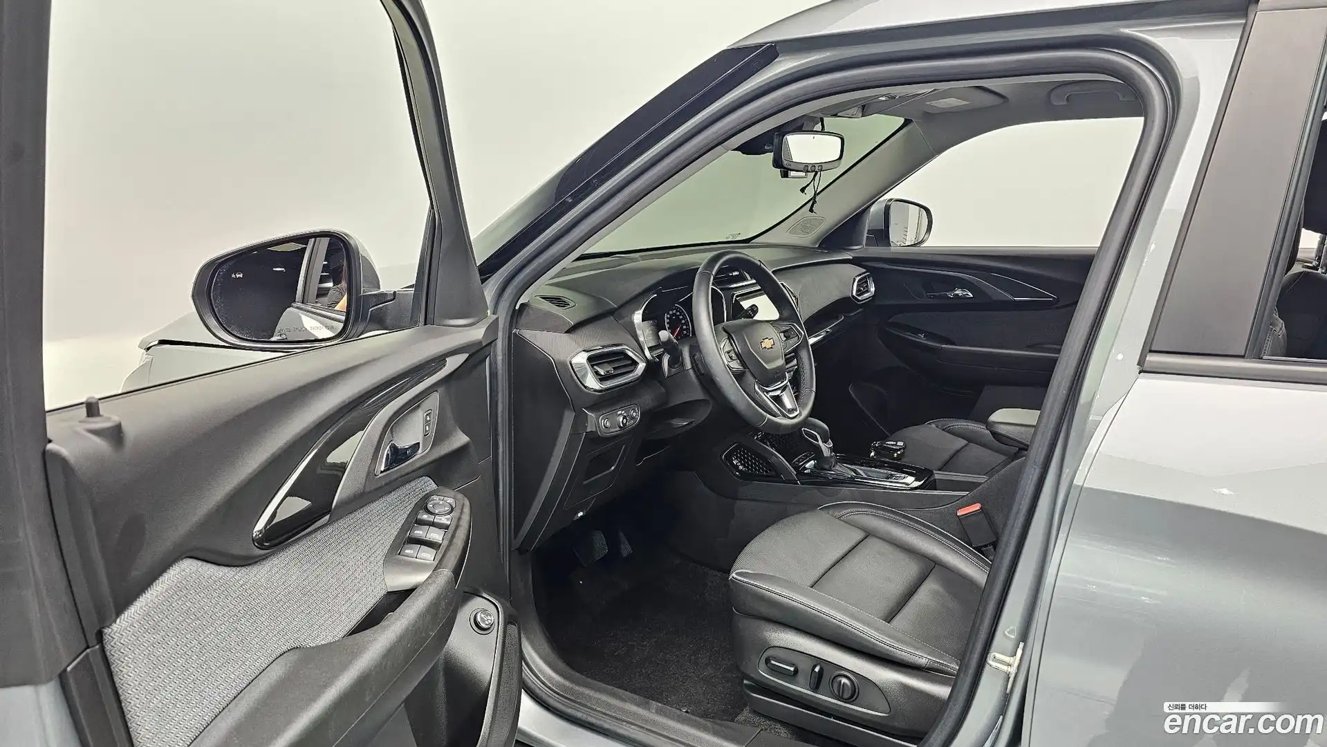 Trailblazer Chevrolet 2023.4-INNER-010