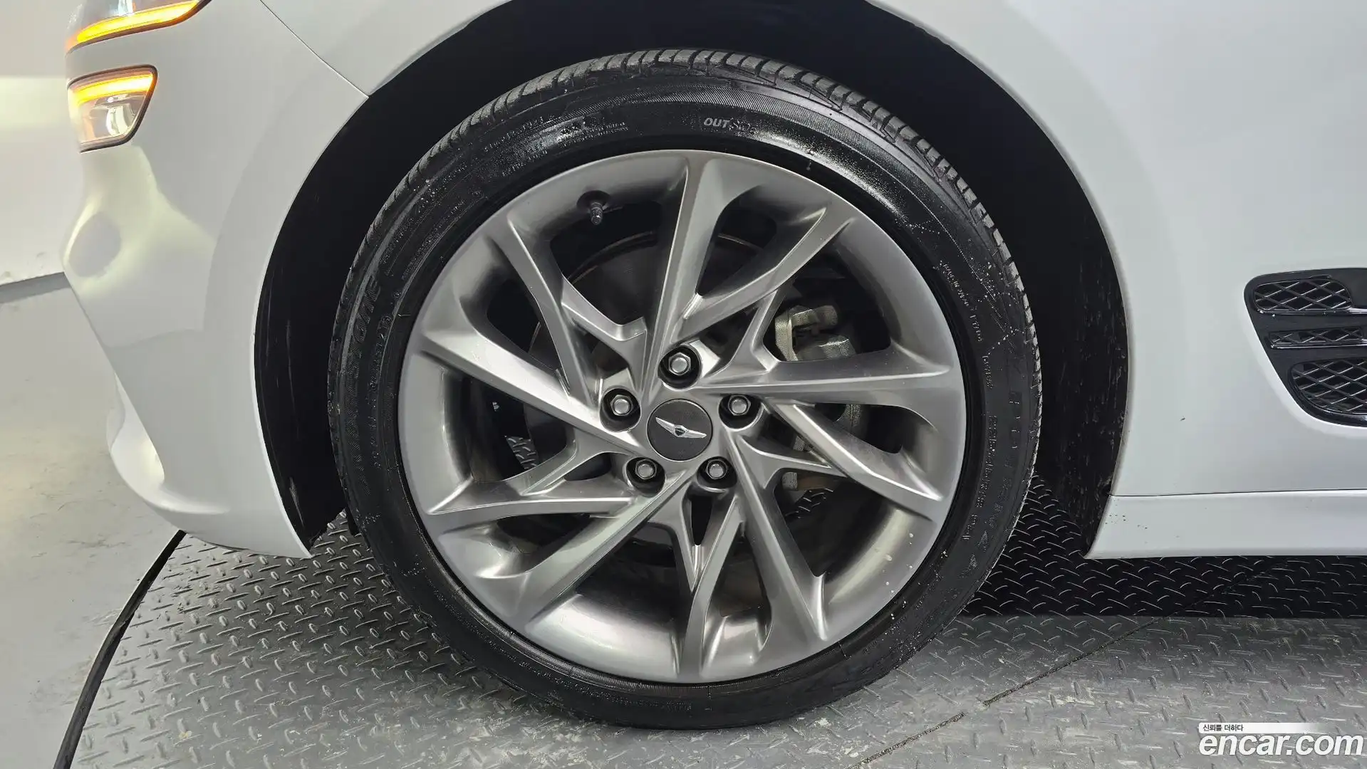 G70 Genesis 2022.6-OUTER-005