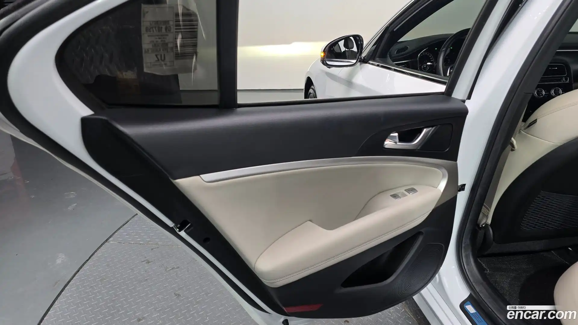 G70 Genesis 2022.6-INNER-035