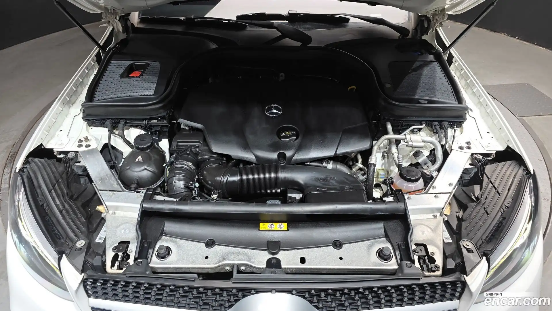 GLC-Class Mercedes-Benz 2018.5-OUTER-006