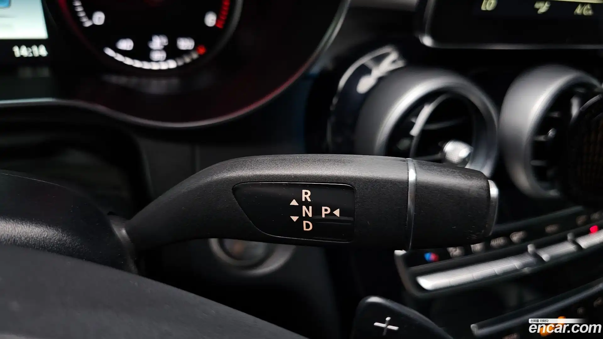 GLC-Class Mercedes-Benz 2018.5-INNER-009