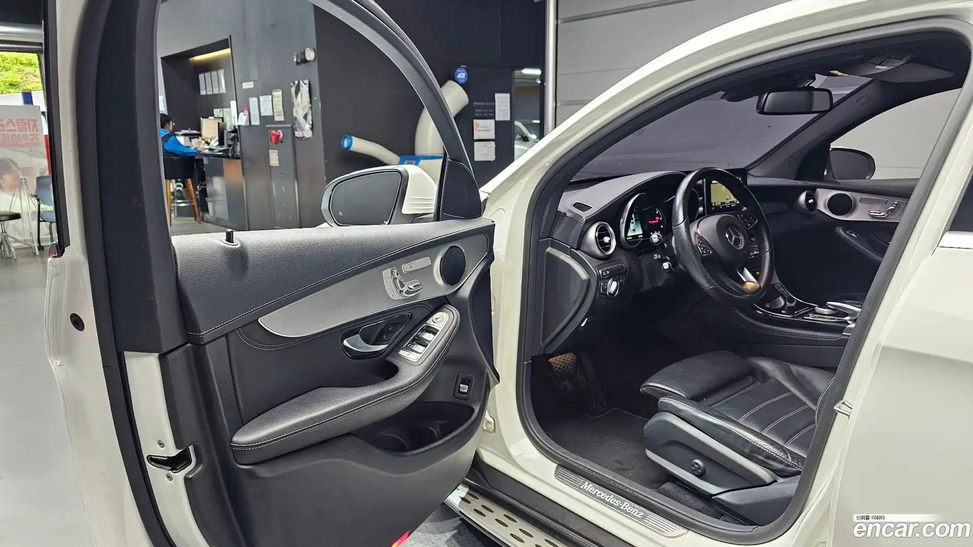 GLC-Class Mercedes-Benz 2018.5-INNER-010
