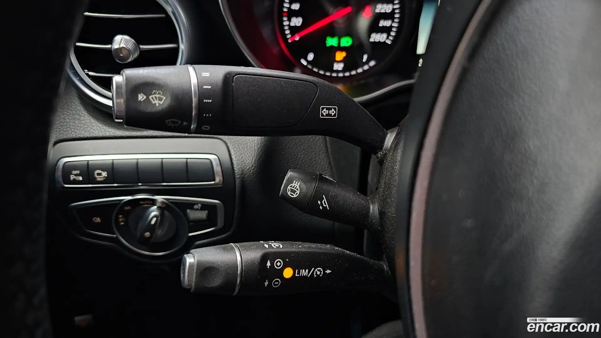 GLC-Class Mercedes-Benz 2018.5-OPTION-022