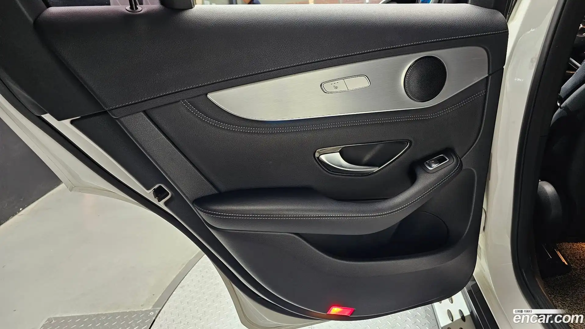 GLC-Class Mercedes-Benz 2018.5-INNER-035
