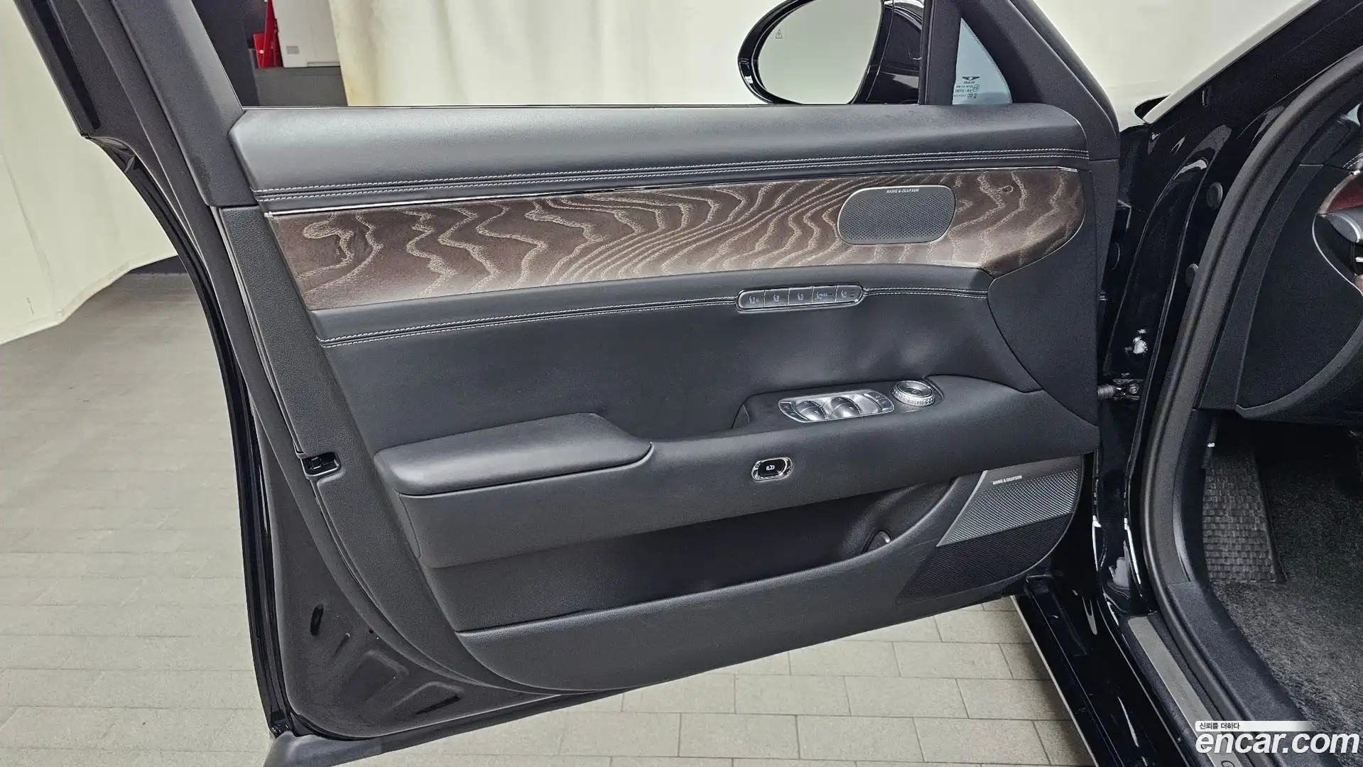 G90 Genesis 2023.11-INNER-034