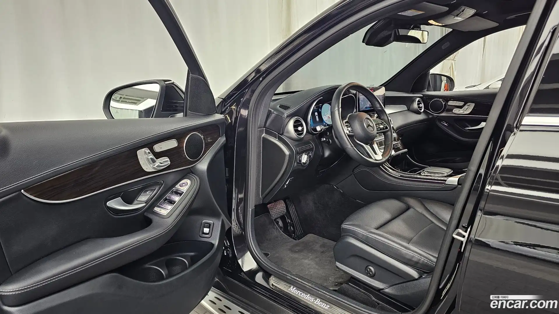 GLC-Class Mercedes-Benz 2020.5-INNER-010