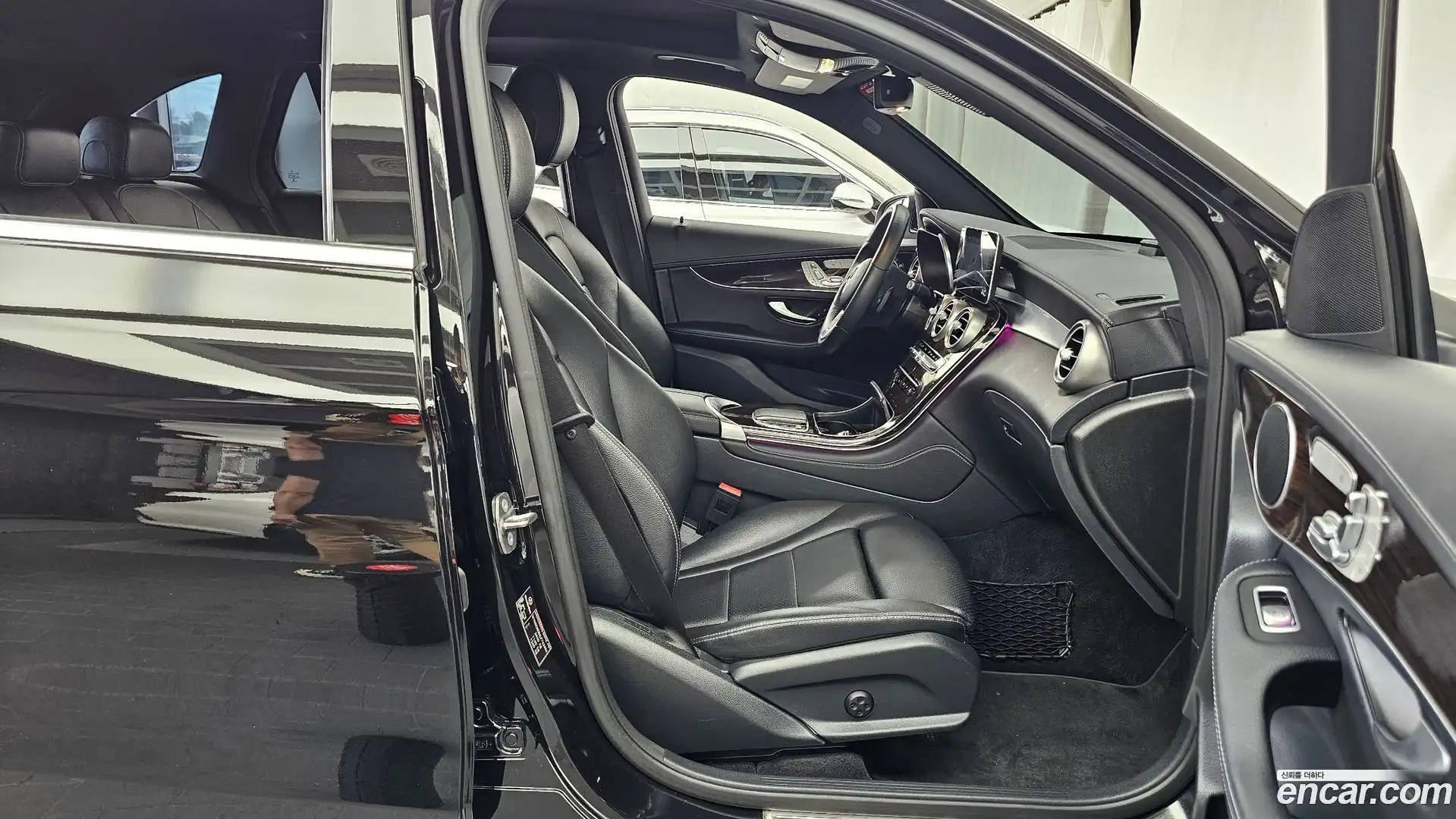GLC-Class Mercedes-Benz 2020.5-OPTION-015