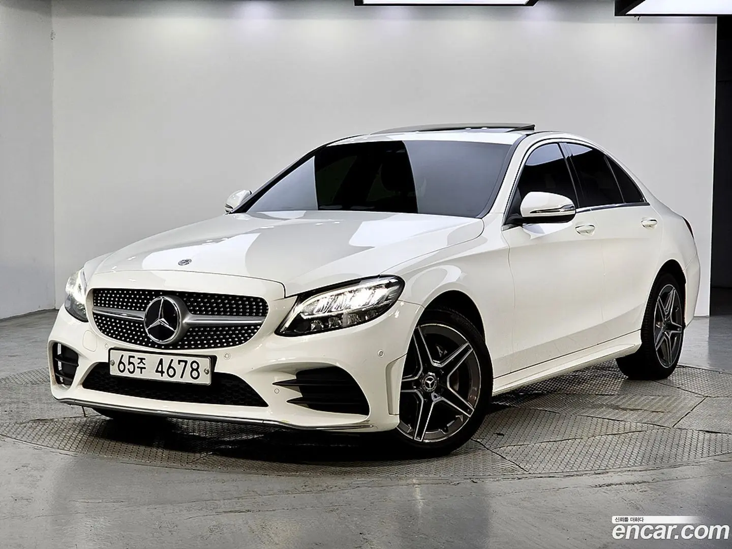 Main__Slider__Photo:C-Class Mercedes-Benz 2019.4-0
