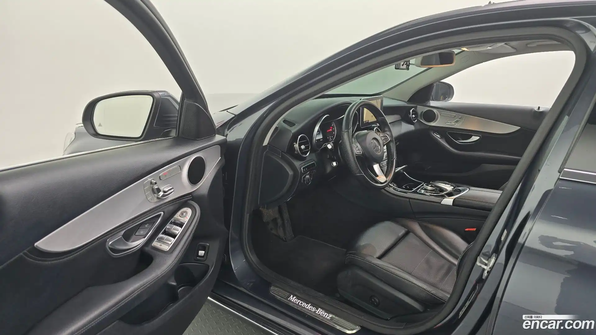 C-Class Mercedes-Benz 2014.9-INNER-010