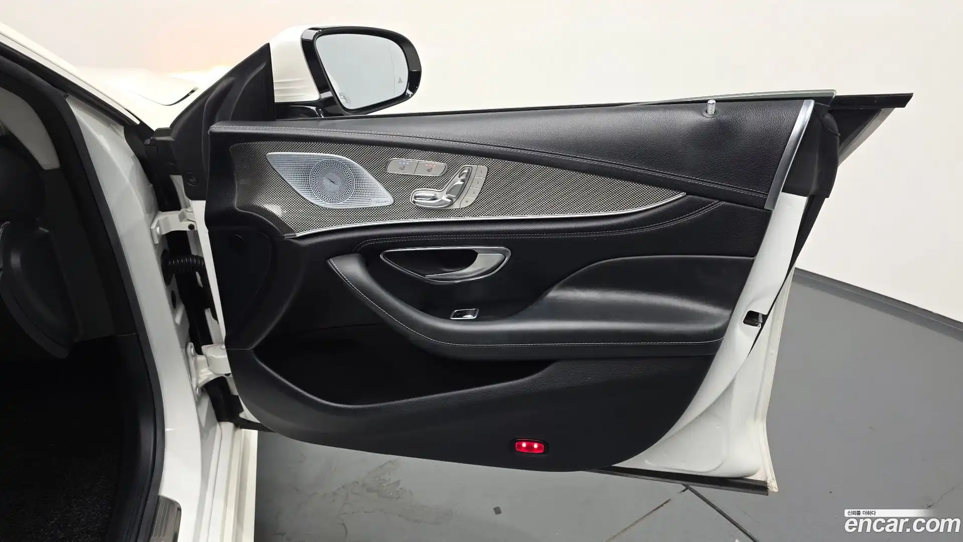 CLS-Class Mercedes-Benz 2018.10-INNER-035
