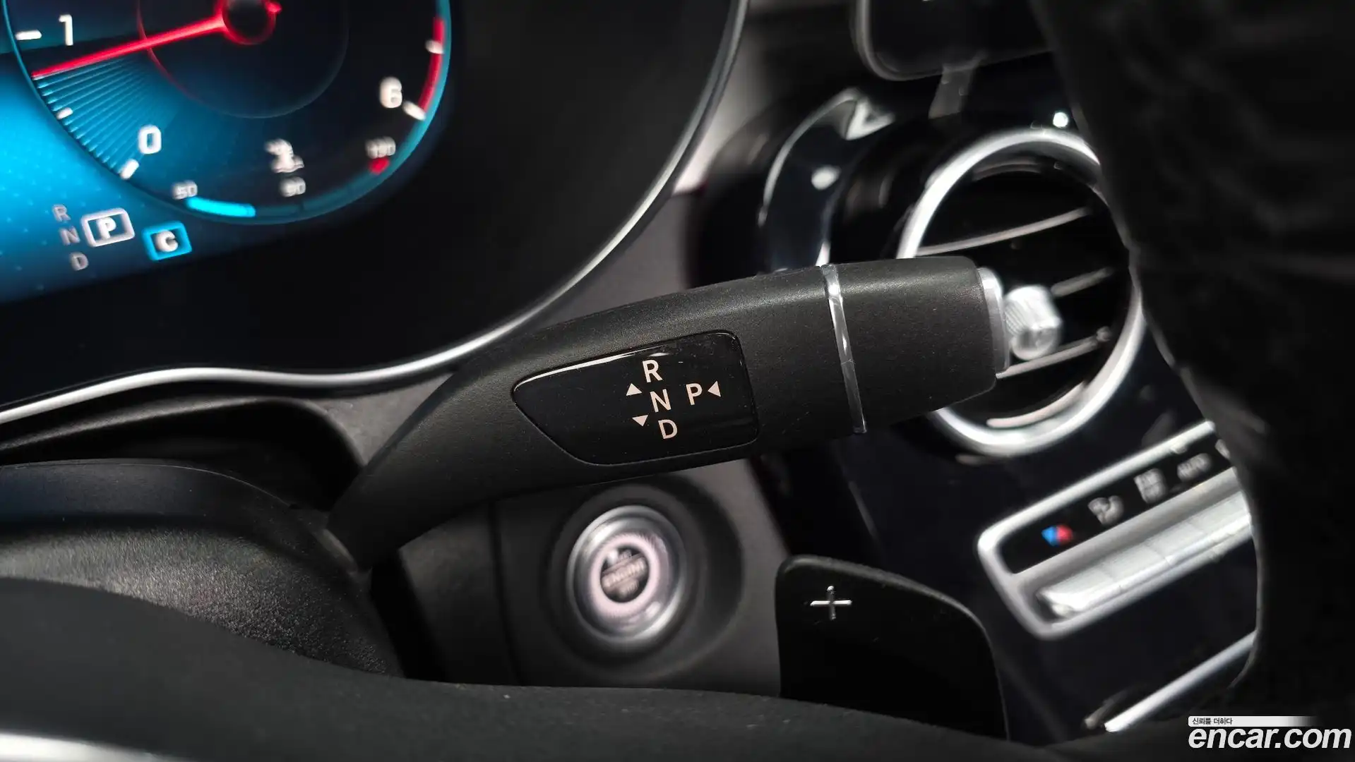GLC-Class Mercedes-Benz 2021.2-INNER-009