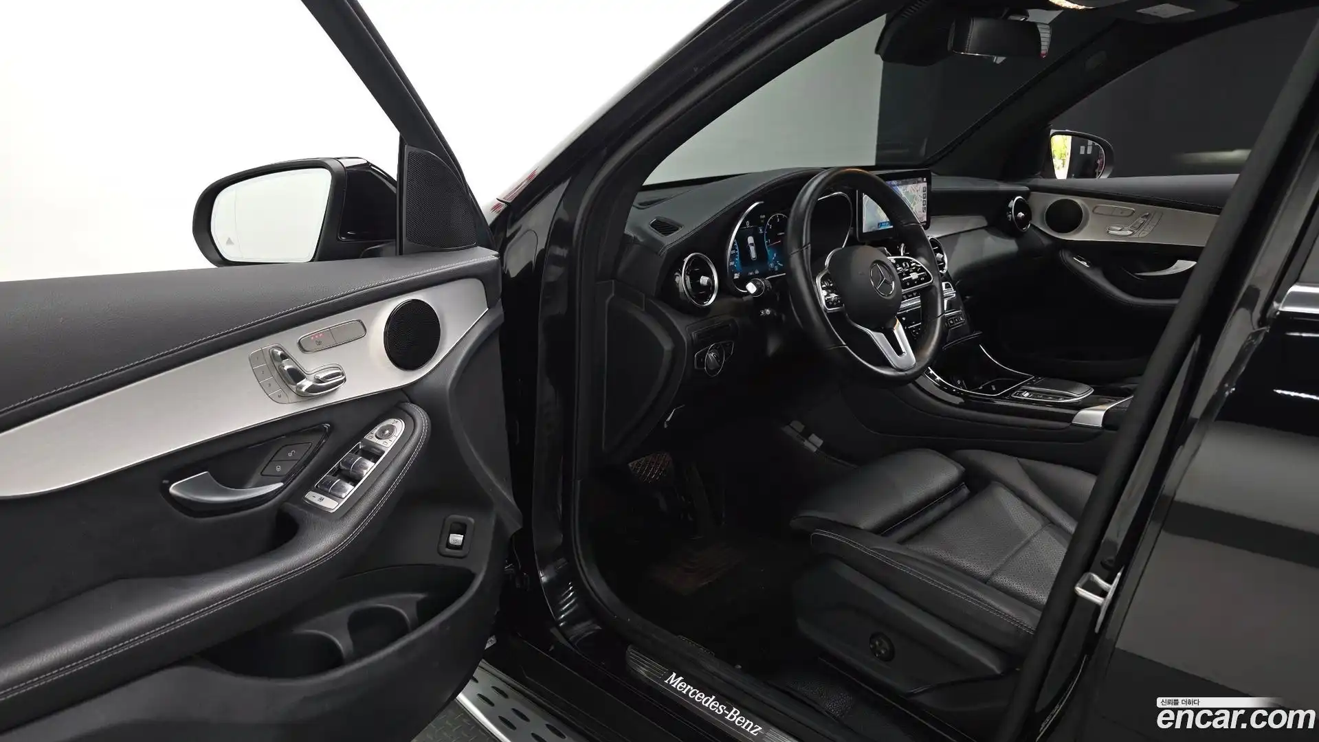 GLC-Class Mercedes-Benz 2021.2-INNER-010