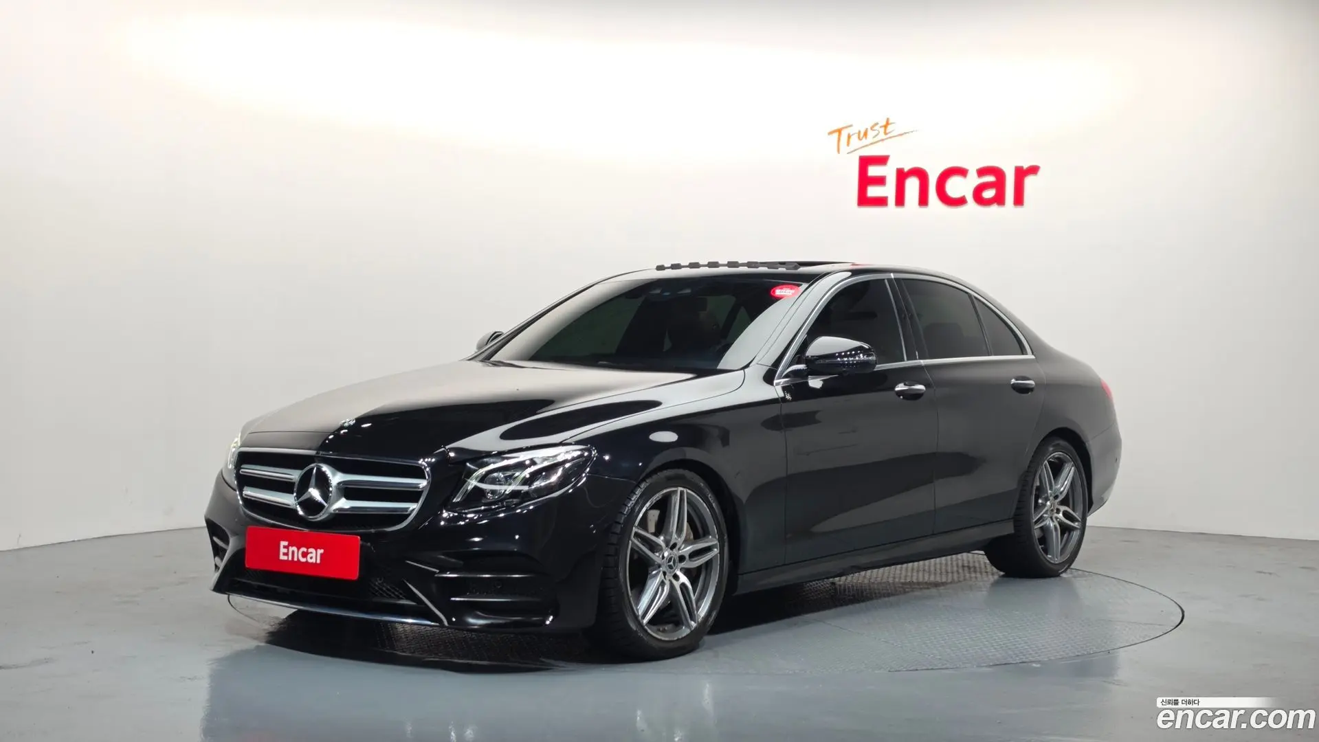 Main__Slider__Photo:E-Class Mercedes-Benz 2019.7-0