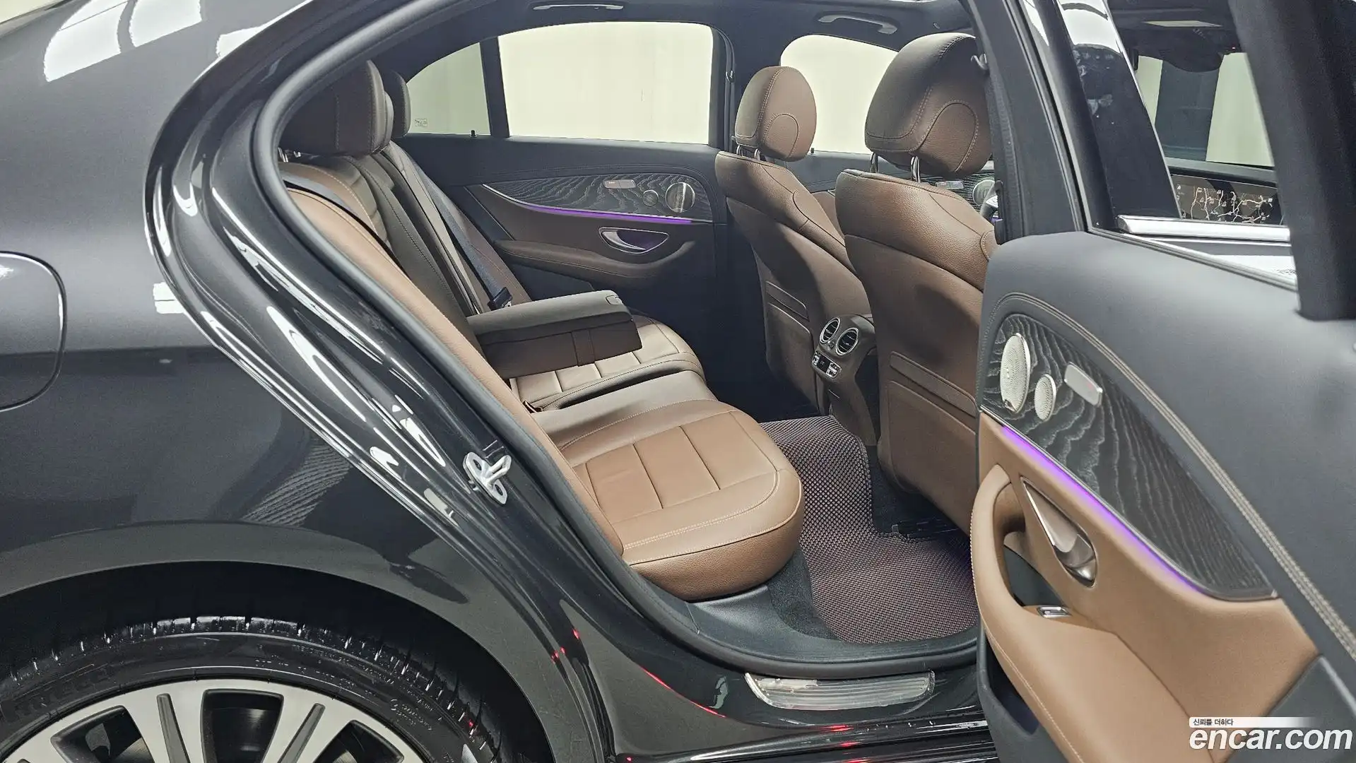 E-Class Mercedes-Benz 2023.8-OPTION-015