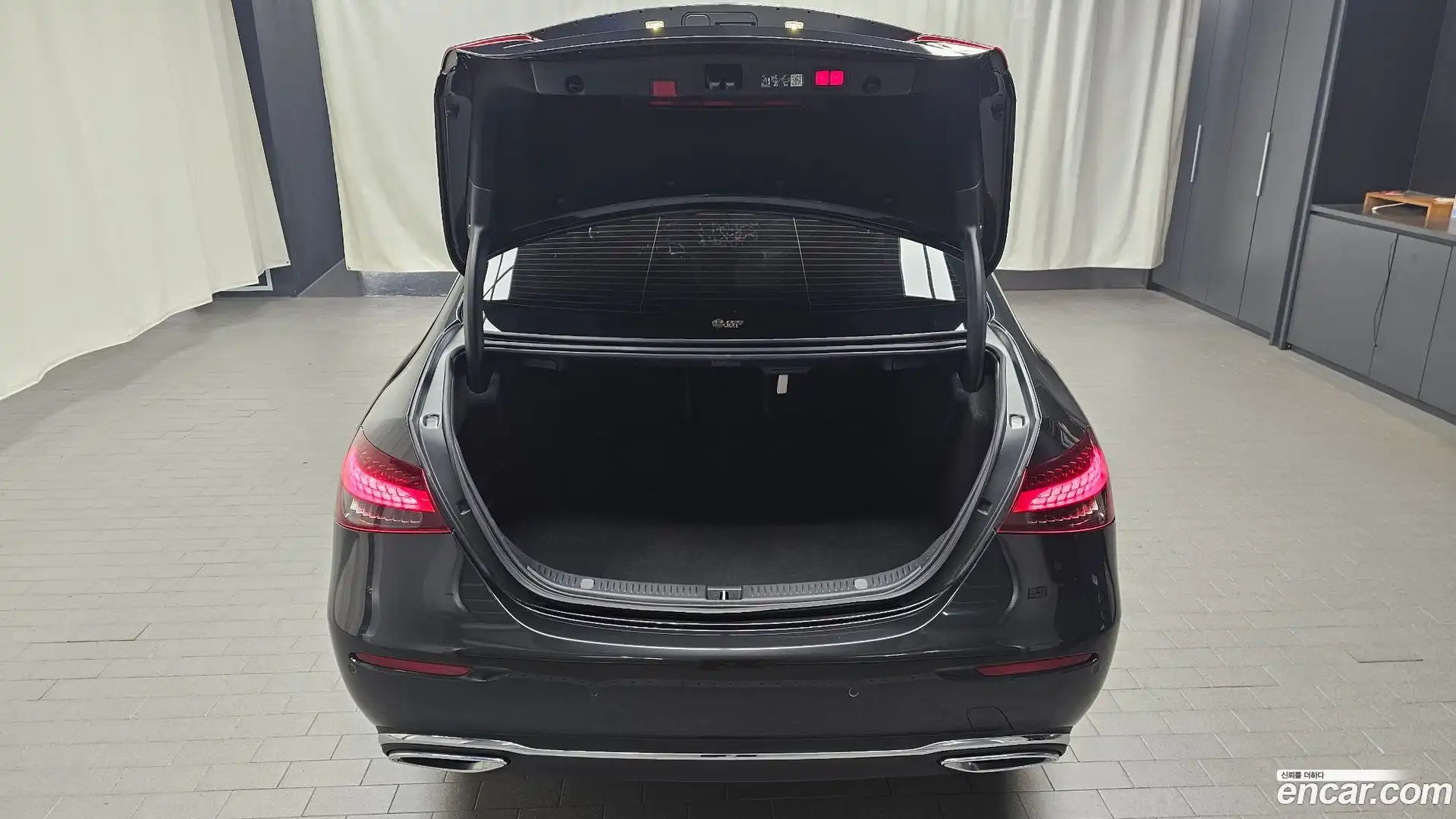E-Class Mercedes-Benz 2023.8-OPTION-020
