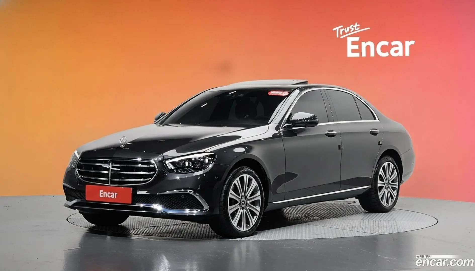 Main__Slider__Photo:E-Class Mercedes-Benz 2023.8-0