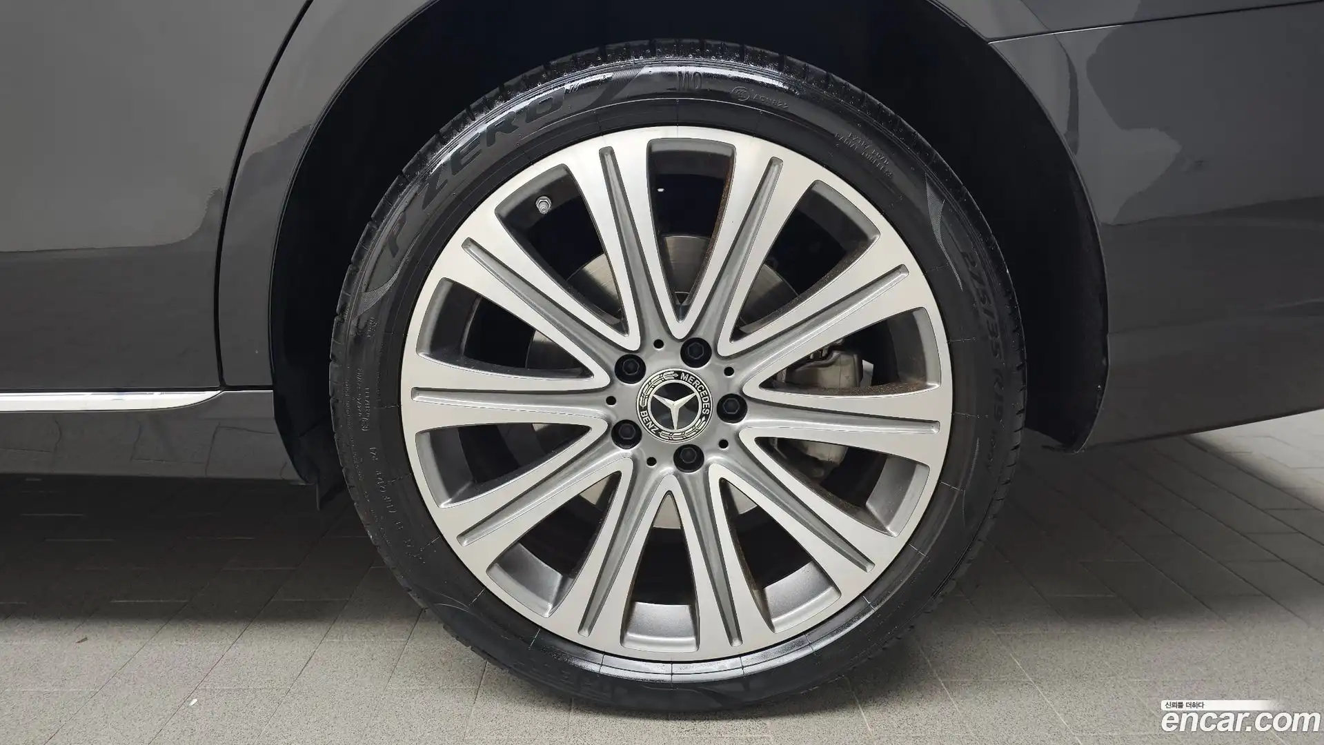 E-Class Mercedes-Benz 2023.8-OUTER-031