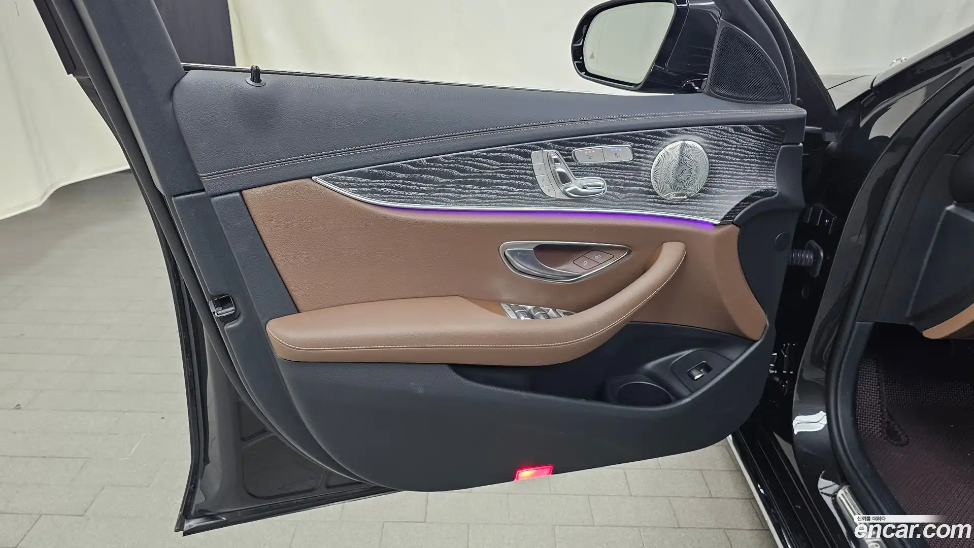 E-Class Mercedes-Benz 2023.8-INNER-034