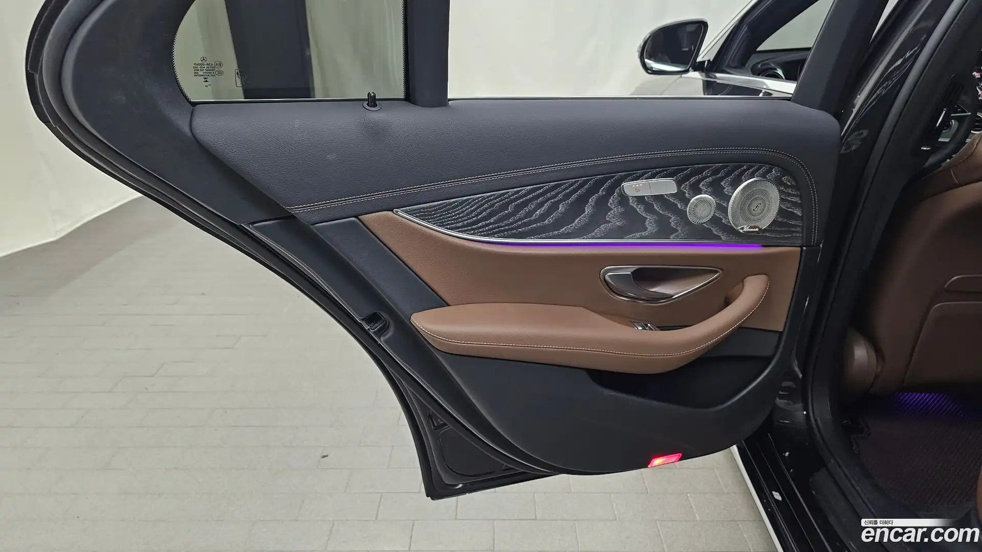 E-Class Mercedes-Benz 2023.8-INNER-035