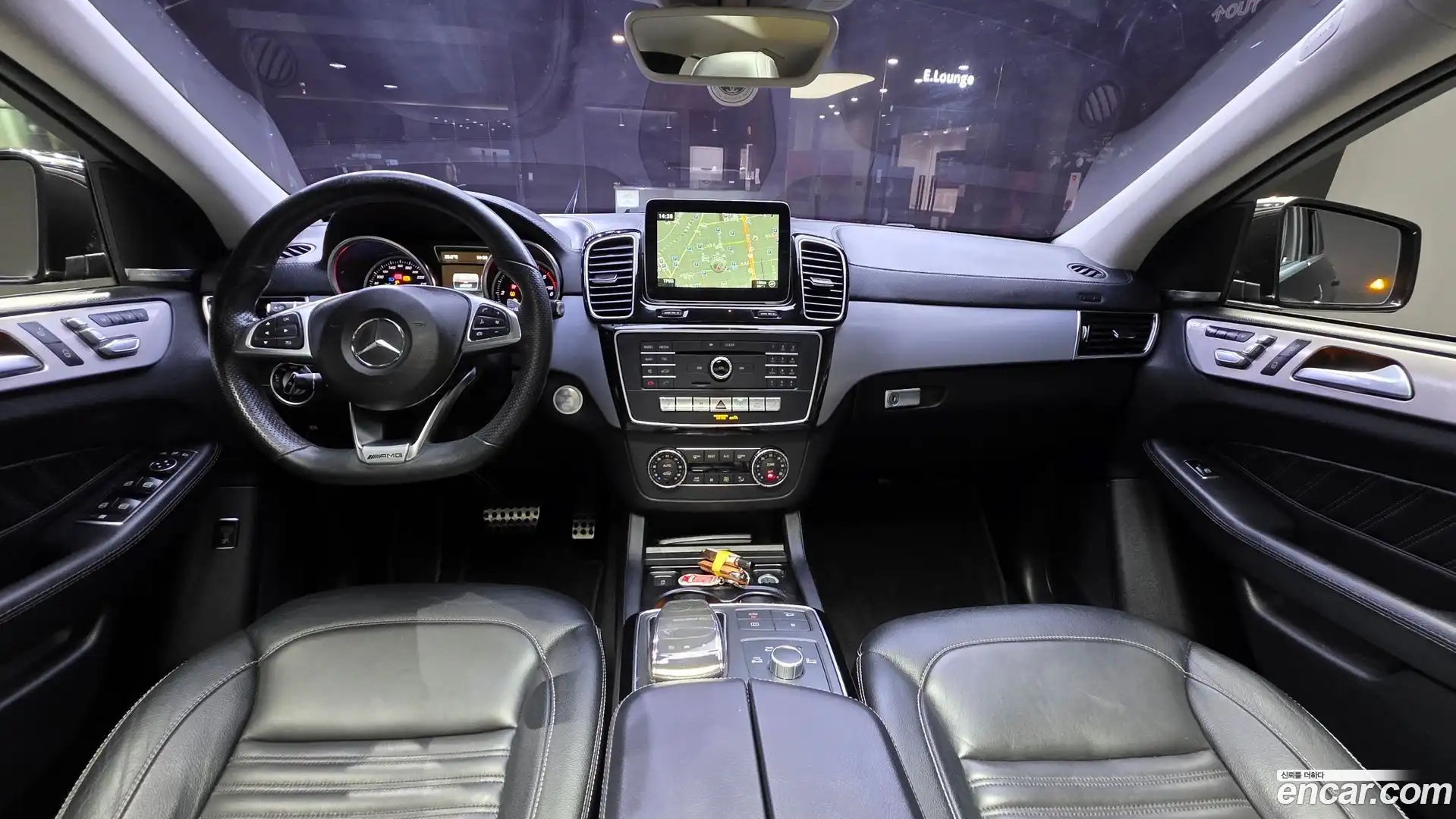 GLE-Class Mercedes-Benz 2017.4-INNER-007