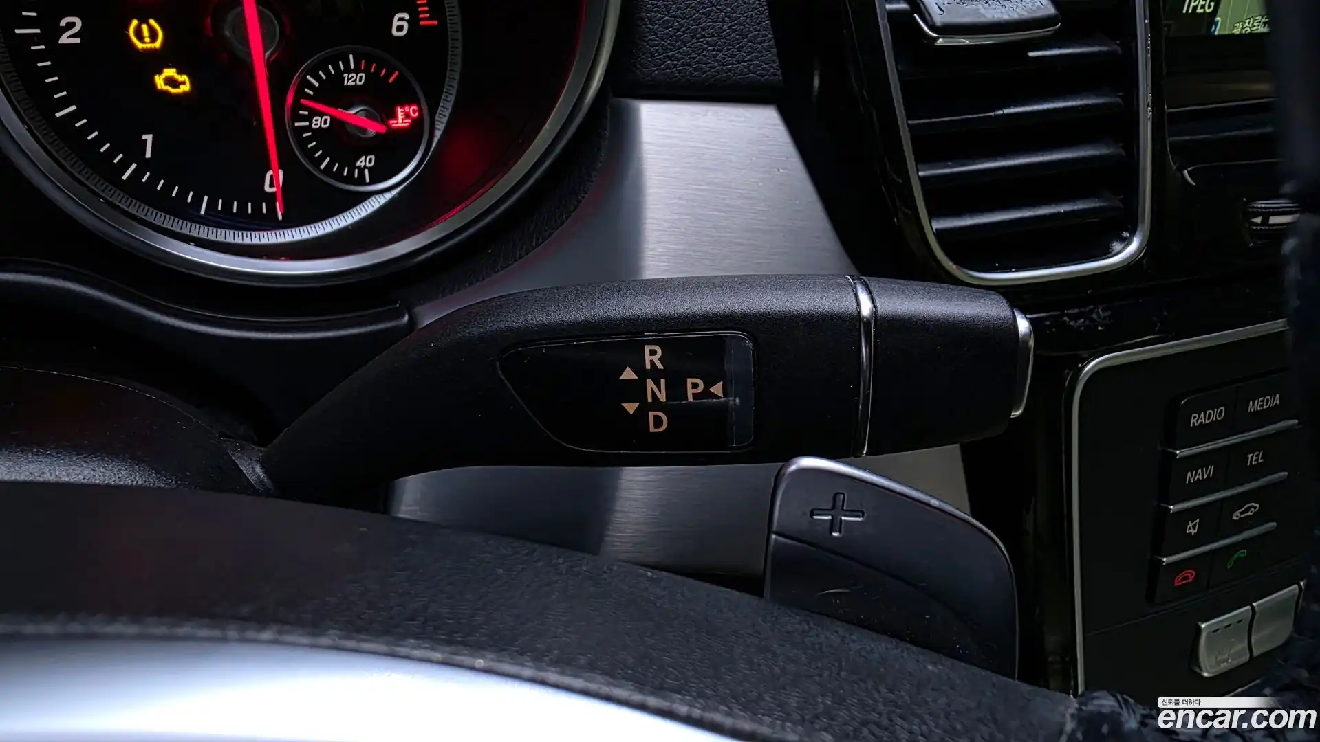 GLE-Class Mercedes-Benz 2017.4-INNER-009