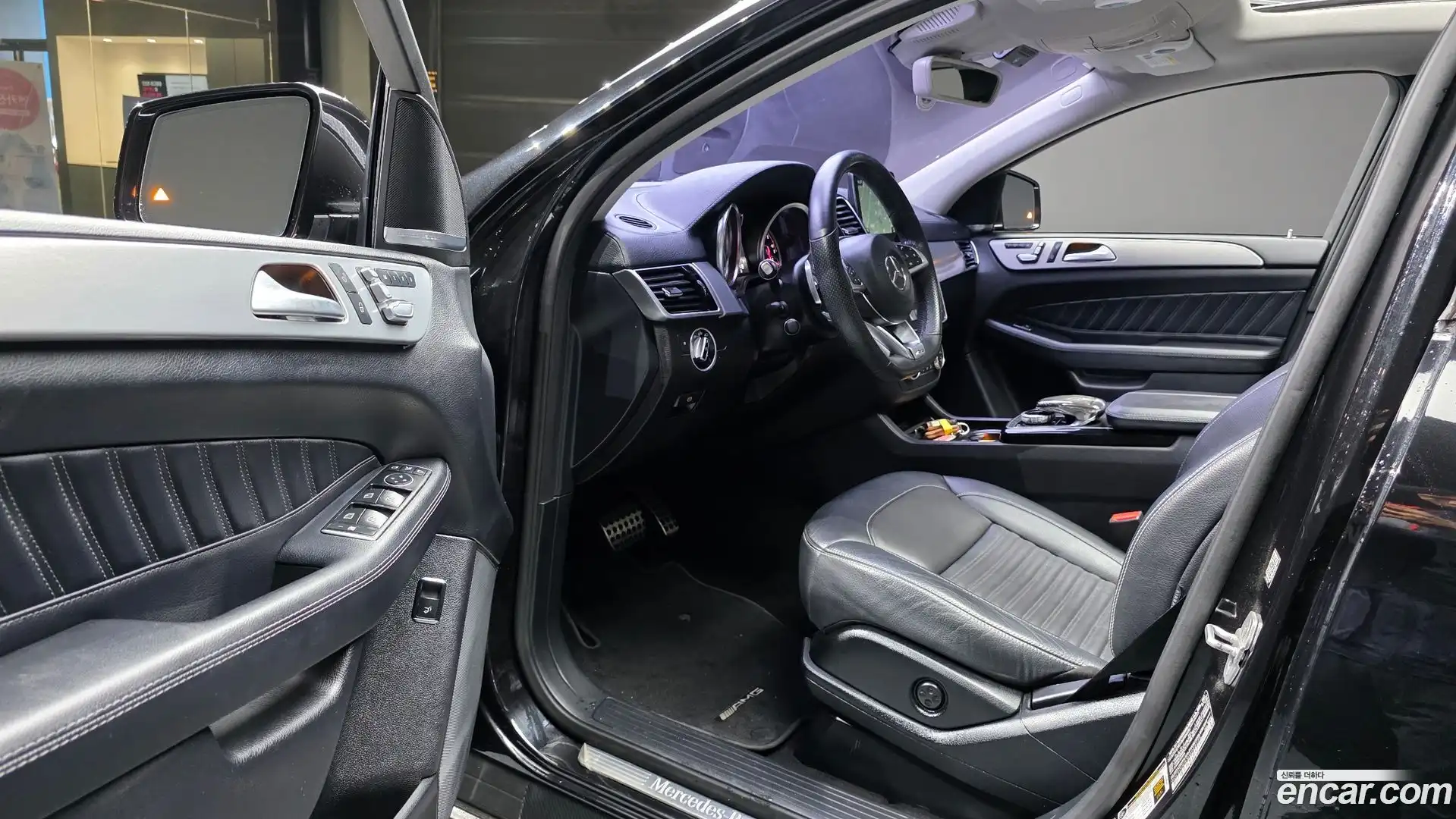 GLE-Class Mercedes-Benz 2017.4-INNER-010