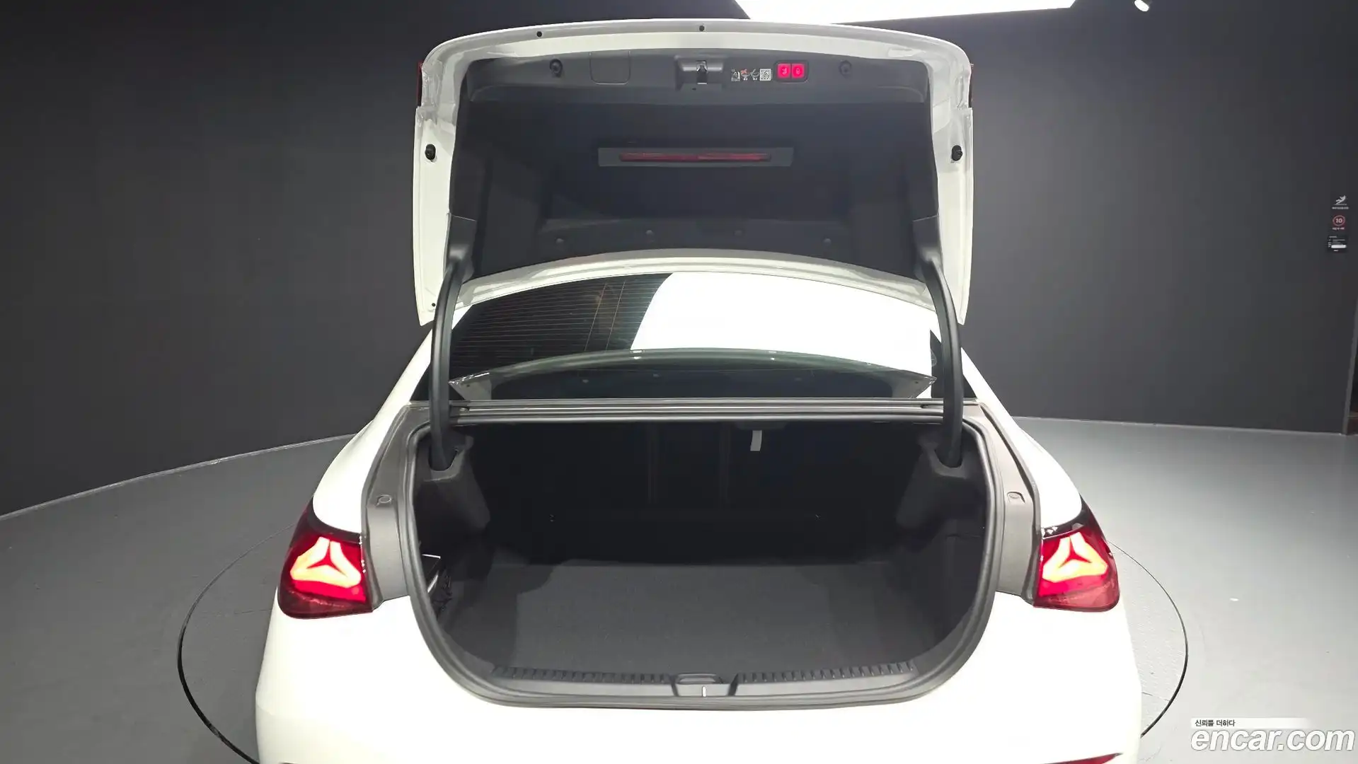 E-Class Mercedes-Benz 2024.4-OPTION-024