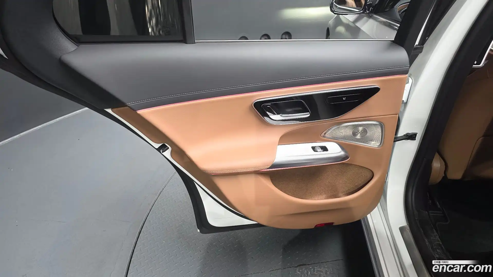 E-Class Mercedes-Benz 2024.4-INNER-035