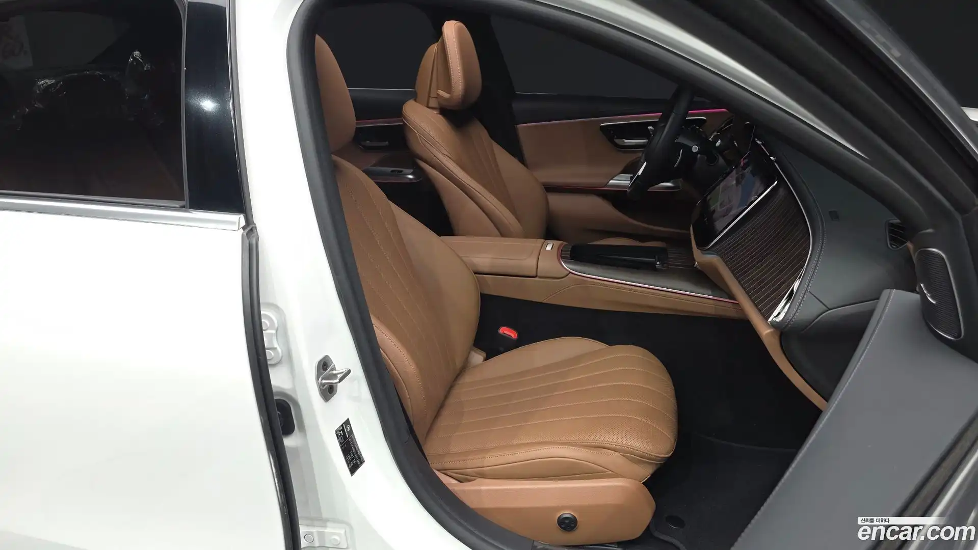E-Class Mercedes-Benz 2024.4-INNER-036