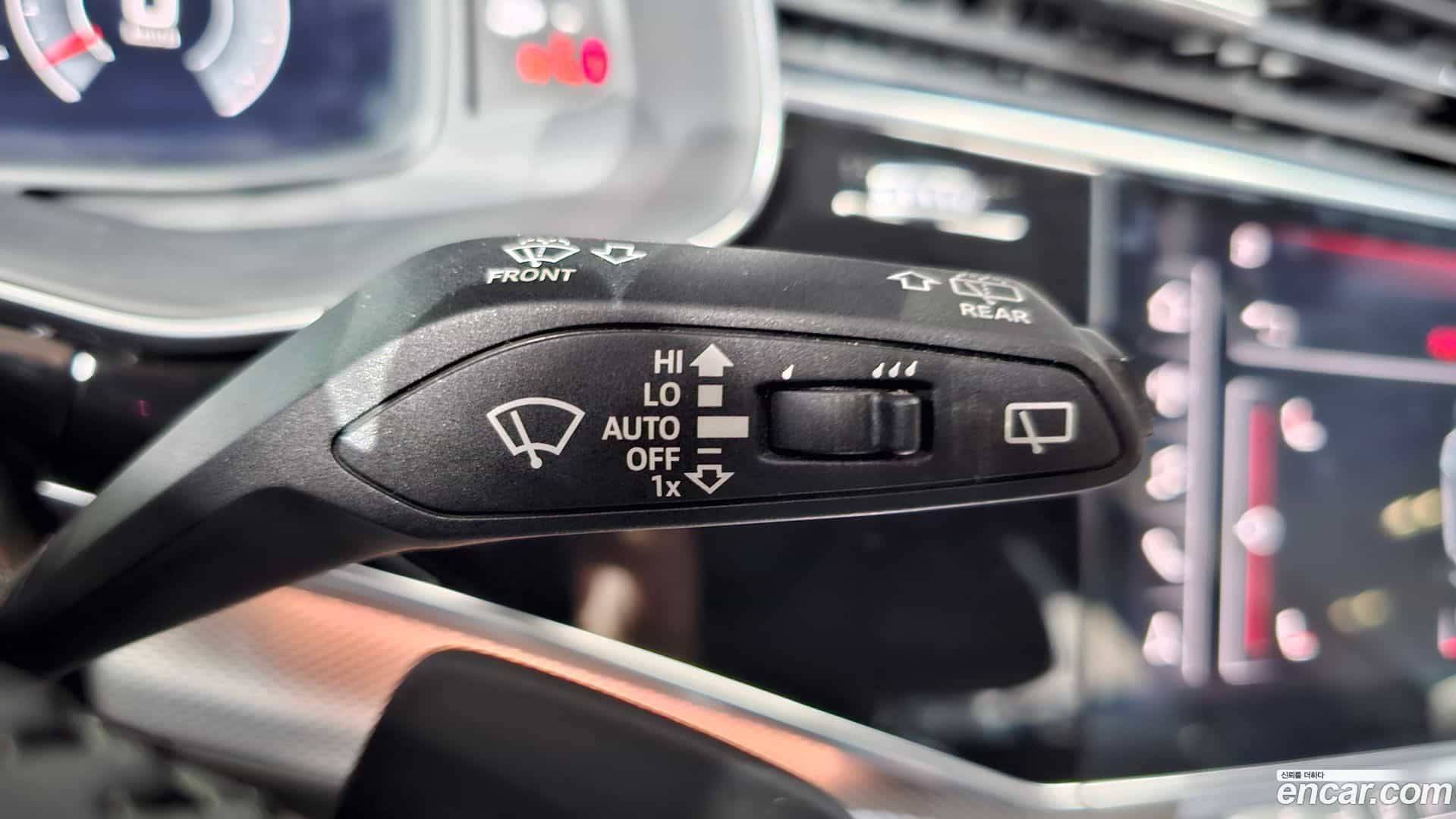 Q8 Audi 2020.4-OPTION-044