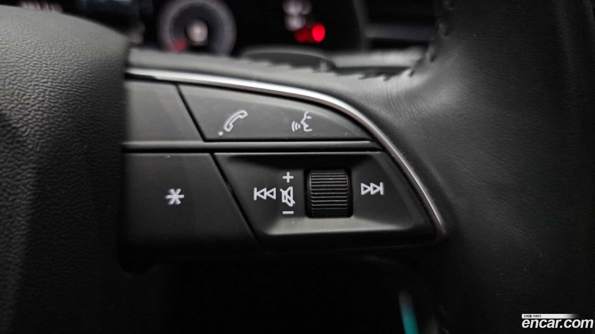 Q8 Audi 2020.4-OPTION-046