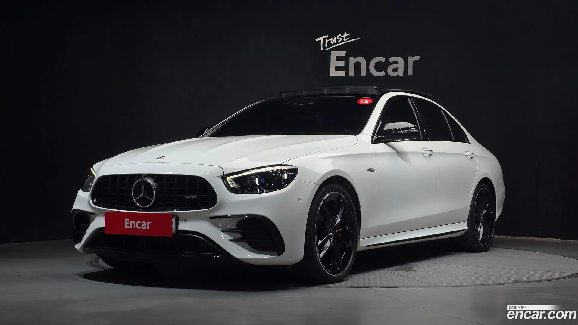 Main__Slider__Photo:E-Class Mercedes-Benz 2022.11-0