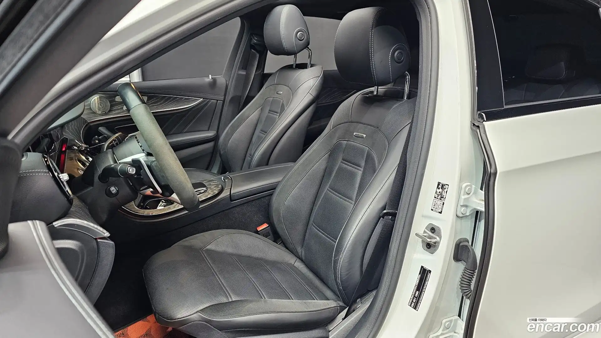 E-Class Mercedes-Benz 2022.11-INNER-010