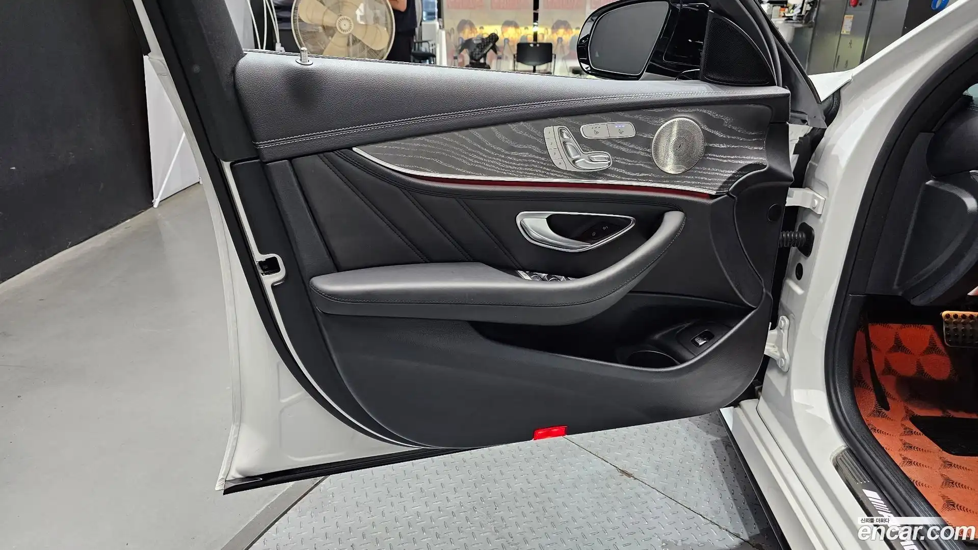 E-Class Mercedes-Benz 2022.11-INNER-034