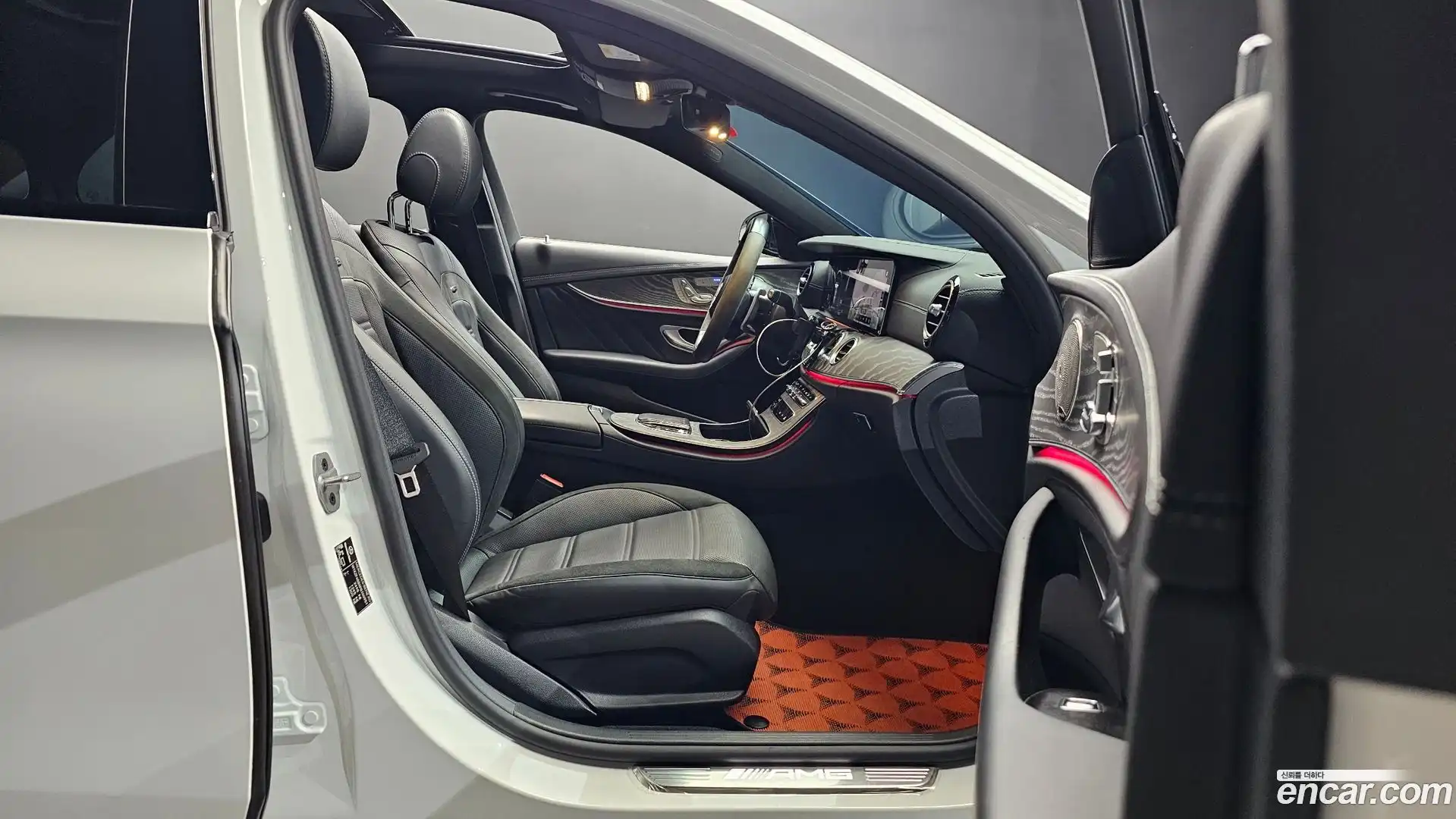 E-Class Mercedes-Benz 2022.11-INNER-036
