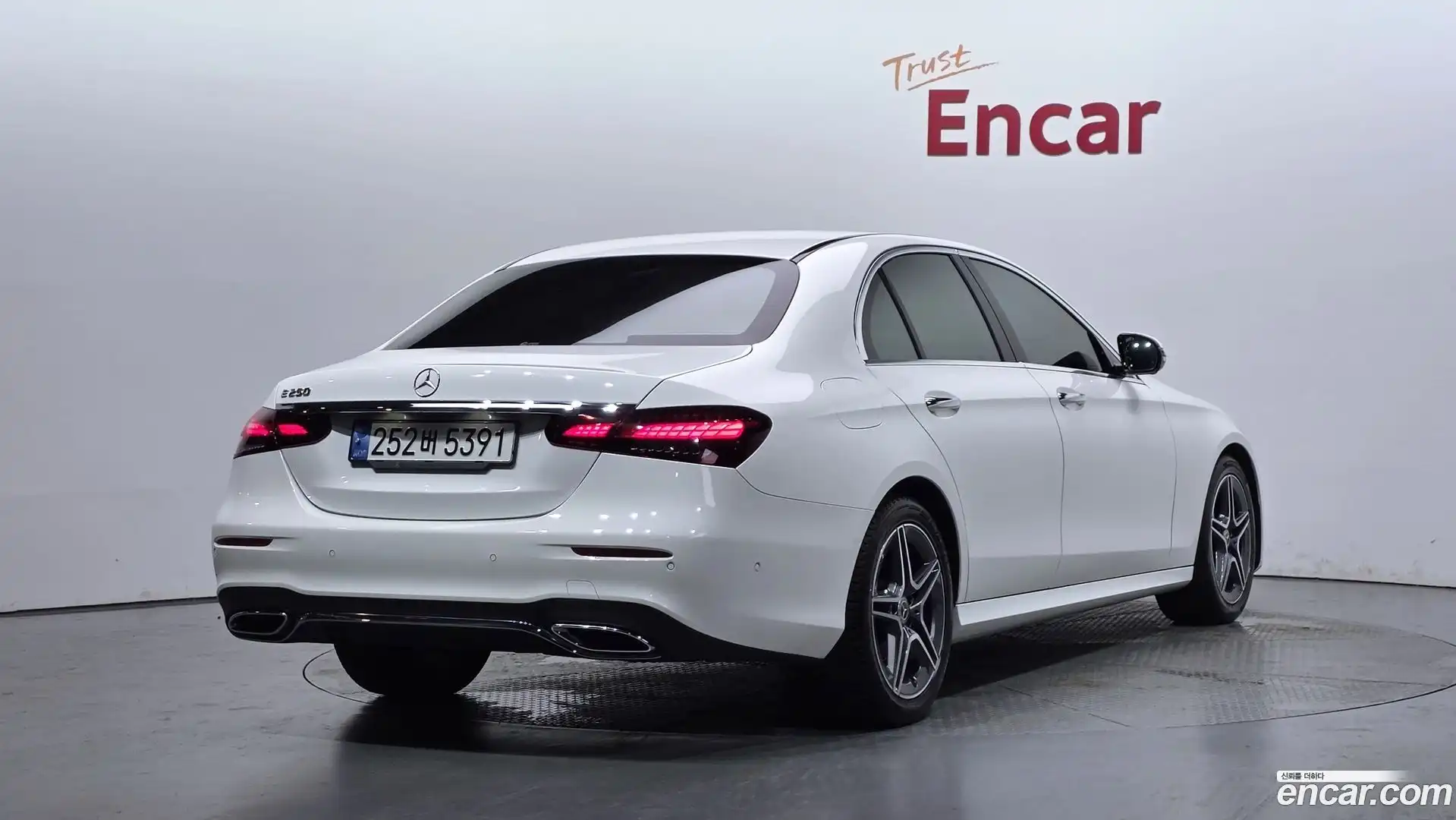 E-Class Mercedes-Benz 2022.9-OUTER-002