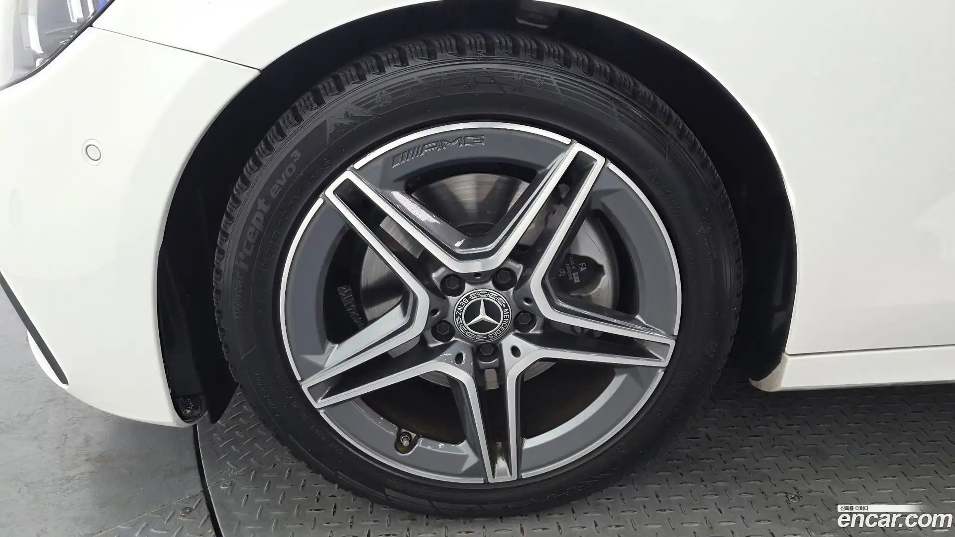 E-Class Mercedes-Benz 2022.9-OUTER-005