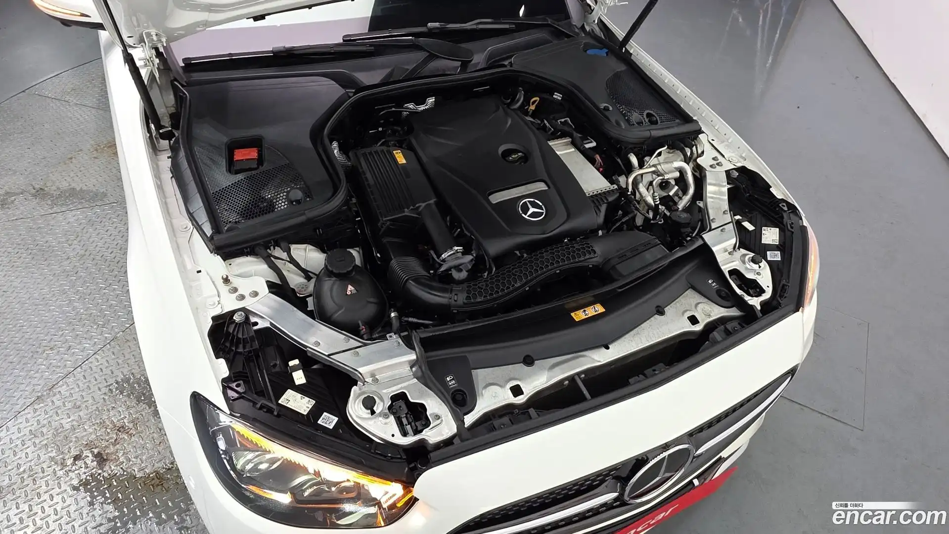 E-Class Mercedes-Benz 2022.9-OUTER-006