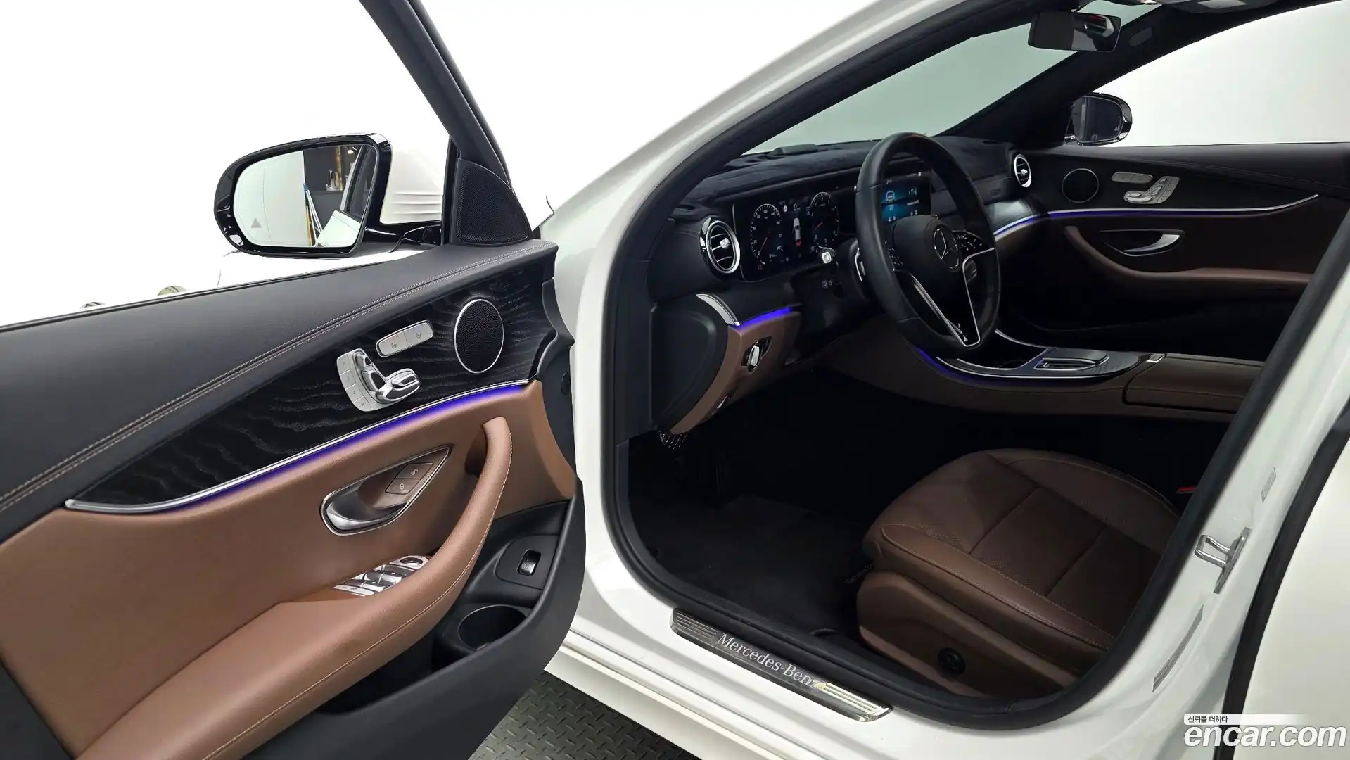 E-Class Mercedes-Benz 2022.9-INNER-010