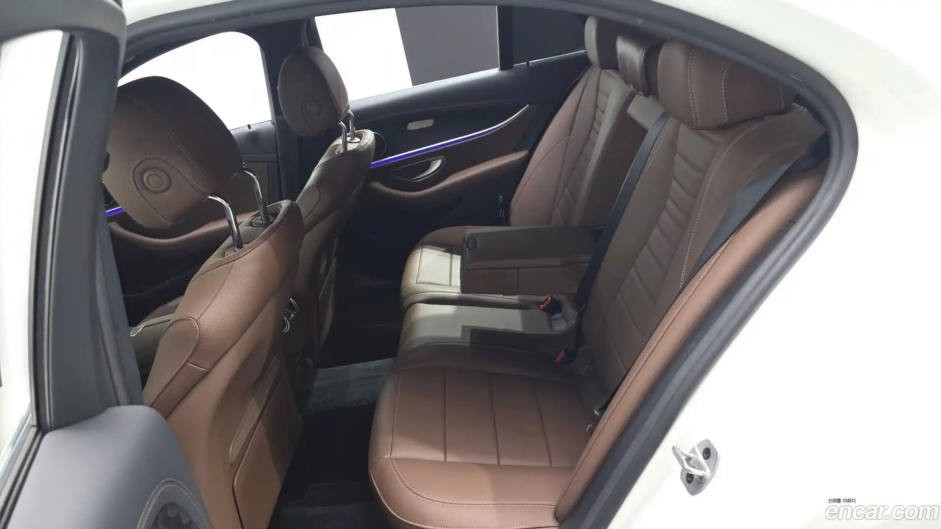 E-Class Mercedes-Benz 2022.9-OPTION-016