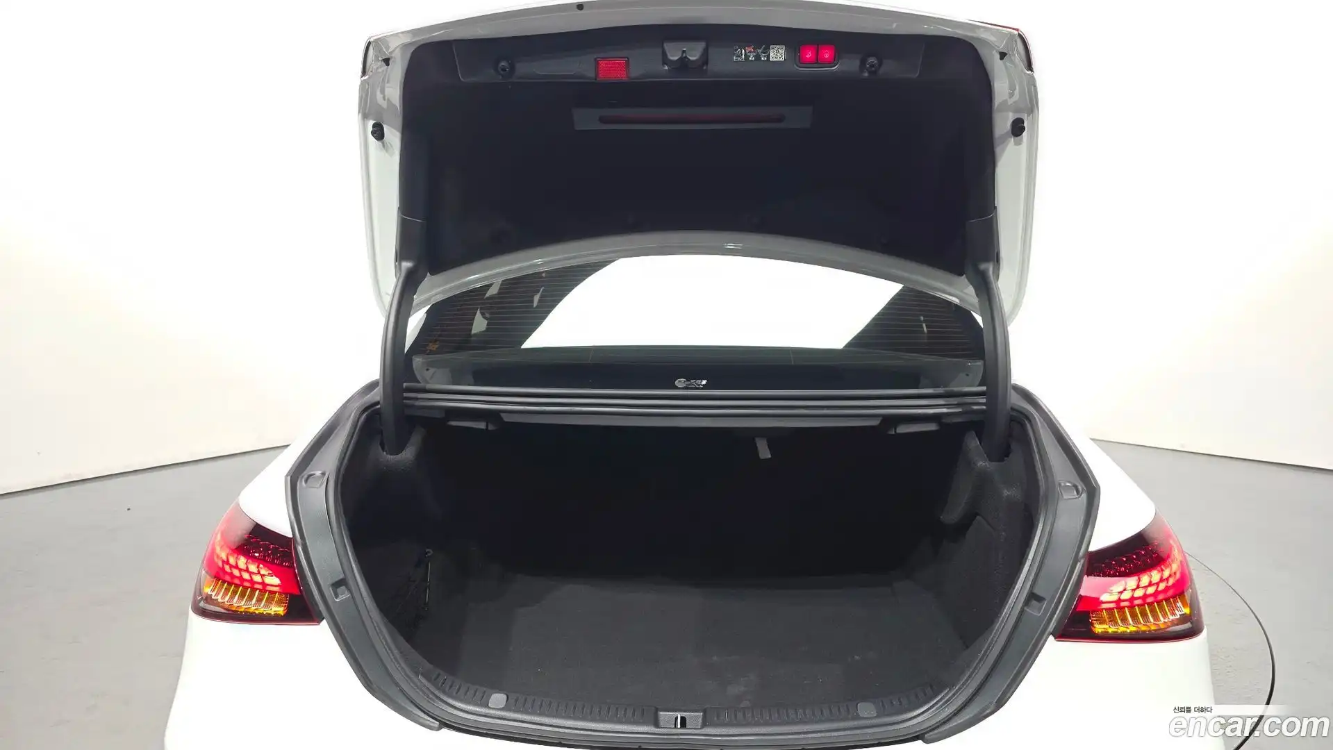 E-Class Mercedes-Benz 2022.9-OPTION-021