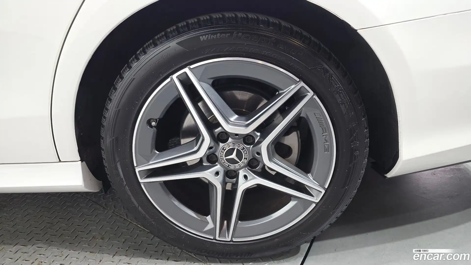 E-Class Mercedes-Benz 2022.9-OUTER-031