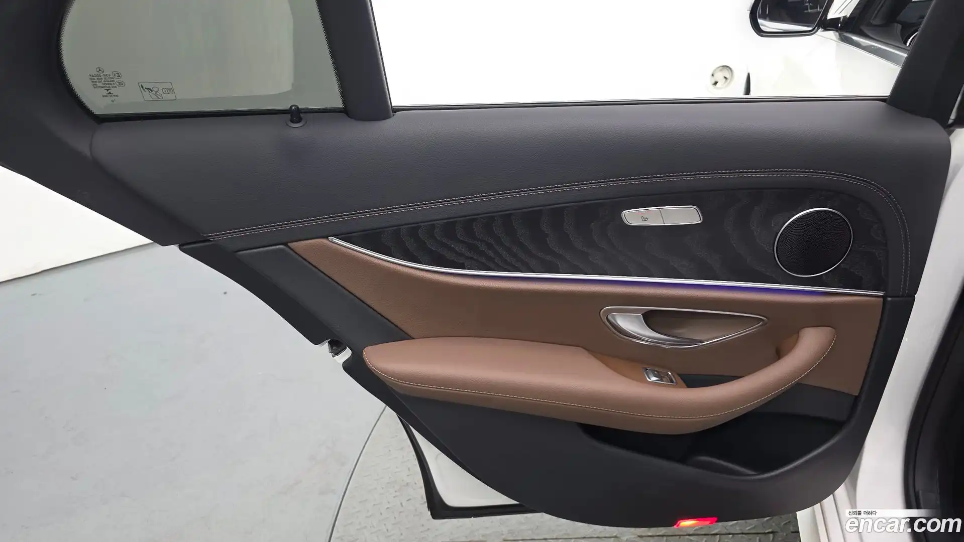 E-Class Mercedes-Benz 2022.9-INNER-035