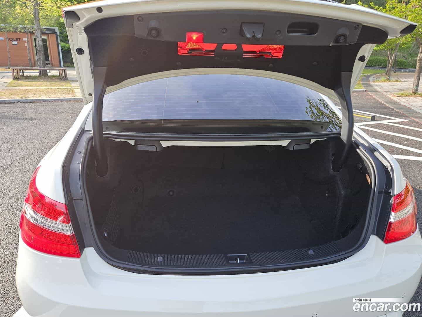E-Class Mercedes-Benz 2011.7-OPTION-023