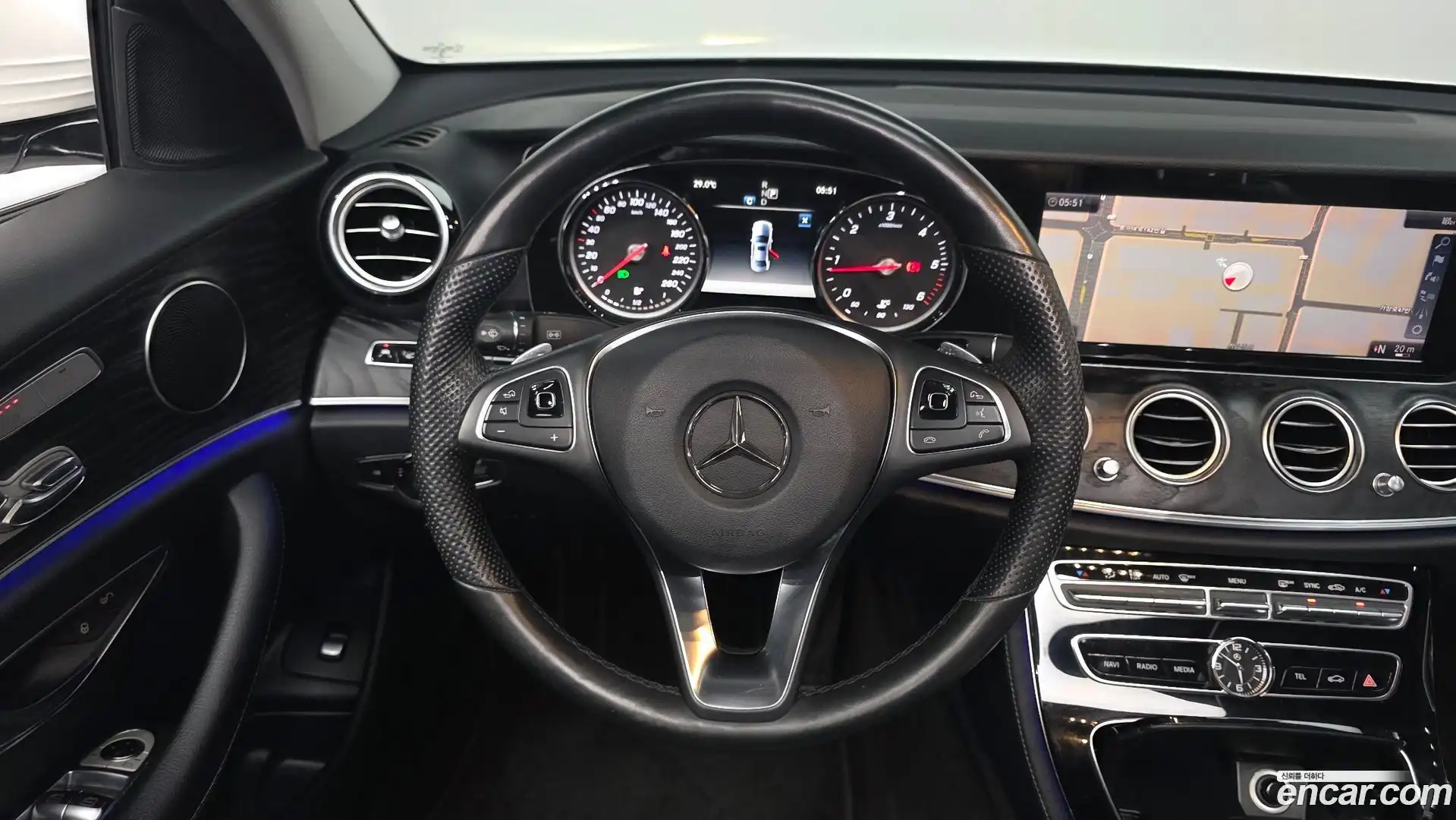 E-Class Mercedes-Benz 2018.0-OPTION-017
