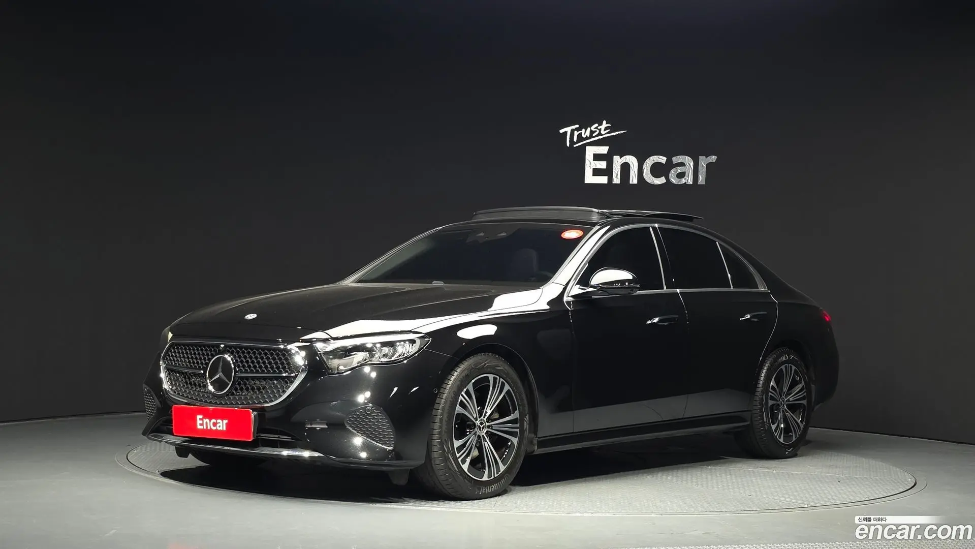 Main__Slider__Photo:E-Class Mercedes-Benz 2025.8-0