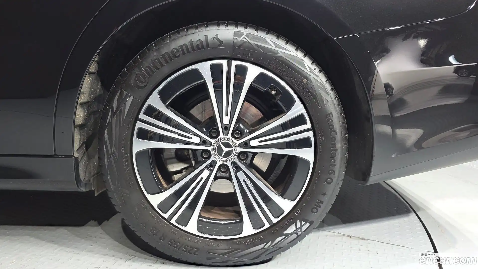 E-Class Mercedes-Benz 2025.8-OUTER-005